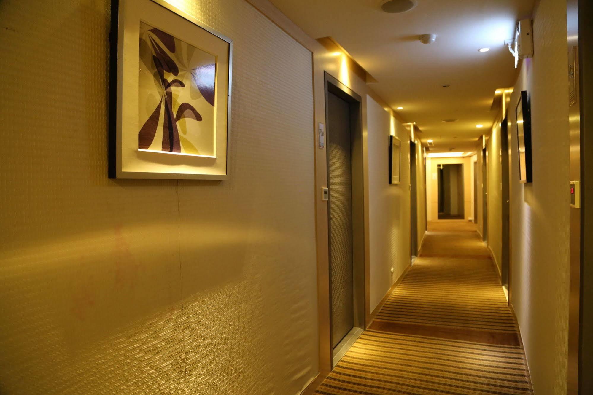 New California Hotel Hszintien Kültér fotó
